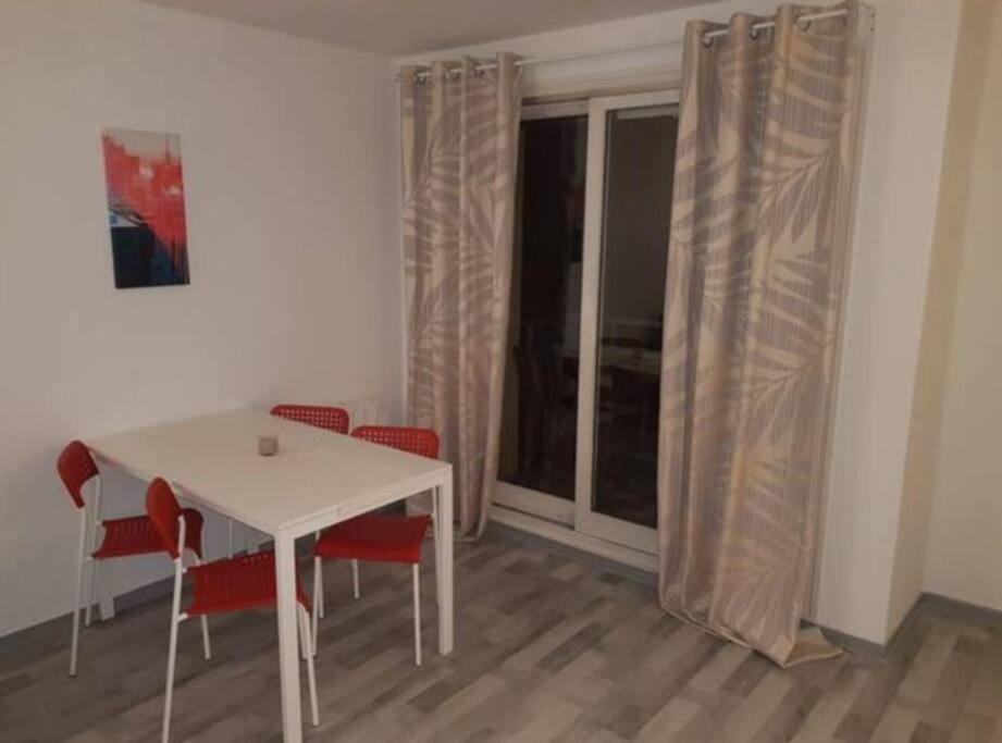 Le Rouennais Et Son Parking Prive Apartment Exterior photo